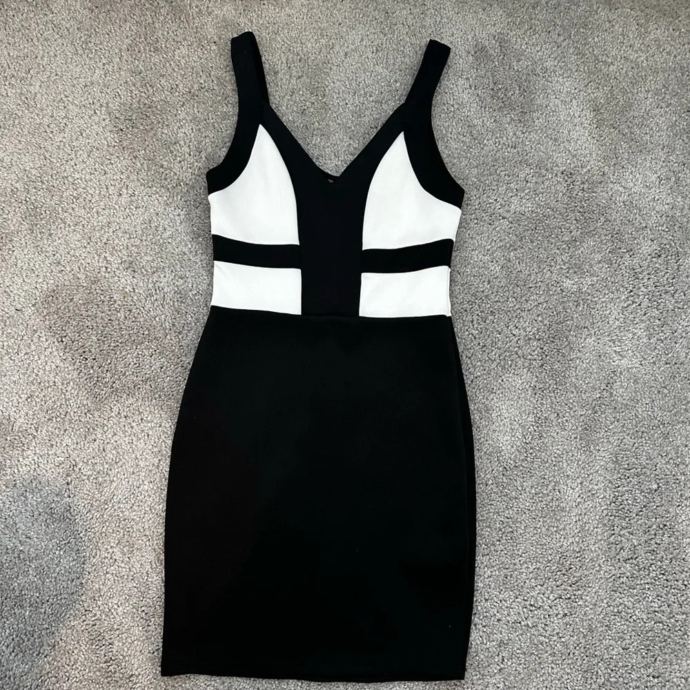 Dress - Picture 1 of 2